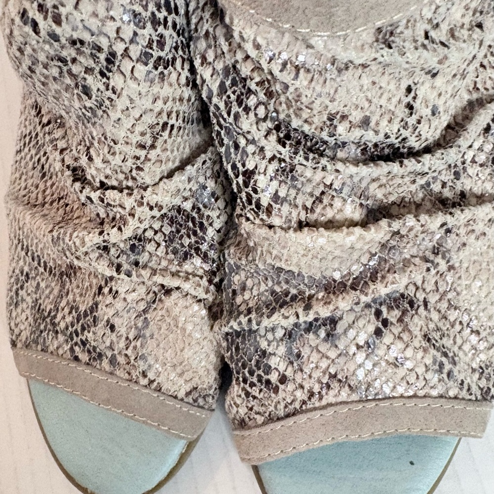 L' Artiste Spring Step Snake Print Low Suede Booties Women's 5.5 Peep Toe - Picture 3 of 12